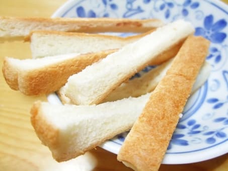 パンの耳は高カロリーで太る ダイエット時には食べない方が良い 食べ物info