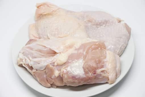 鶏肉がピンク色なのは大丈夫 どこまで加熱すればいいのかを解説 食べ物info